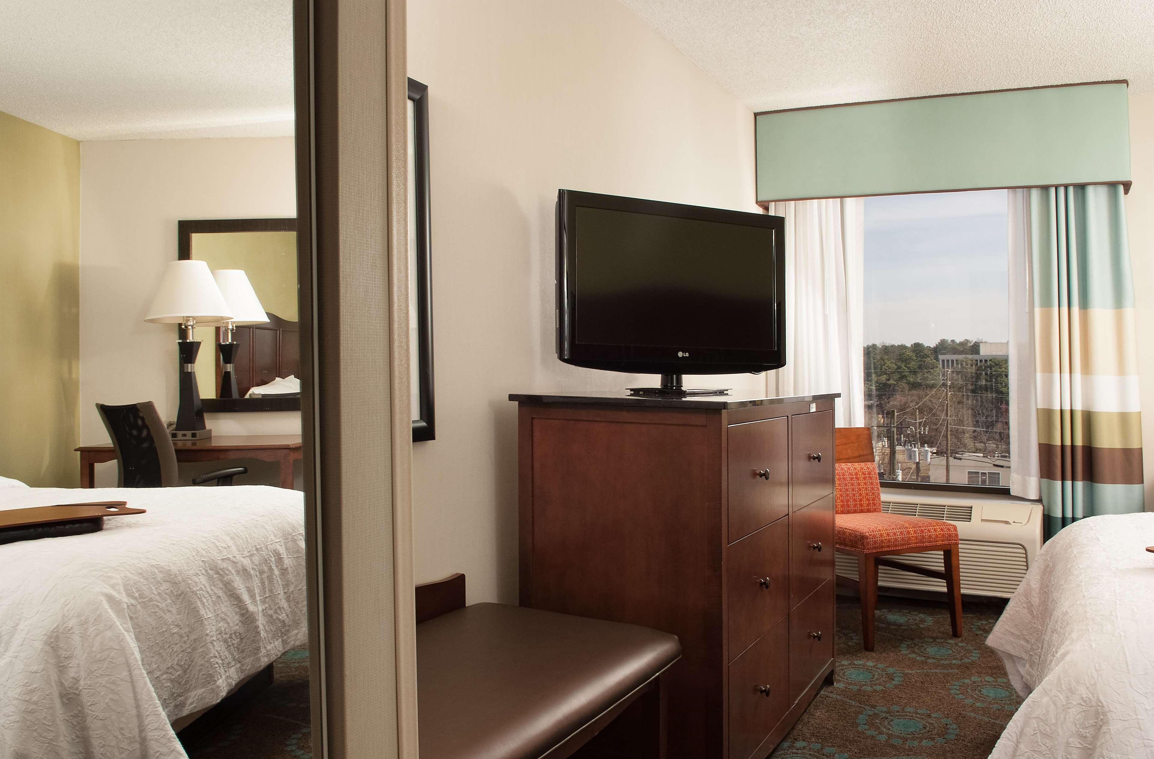 Hampton Inn Atlanta-North Druid Hills Экстерьер фото