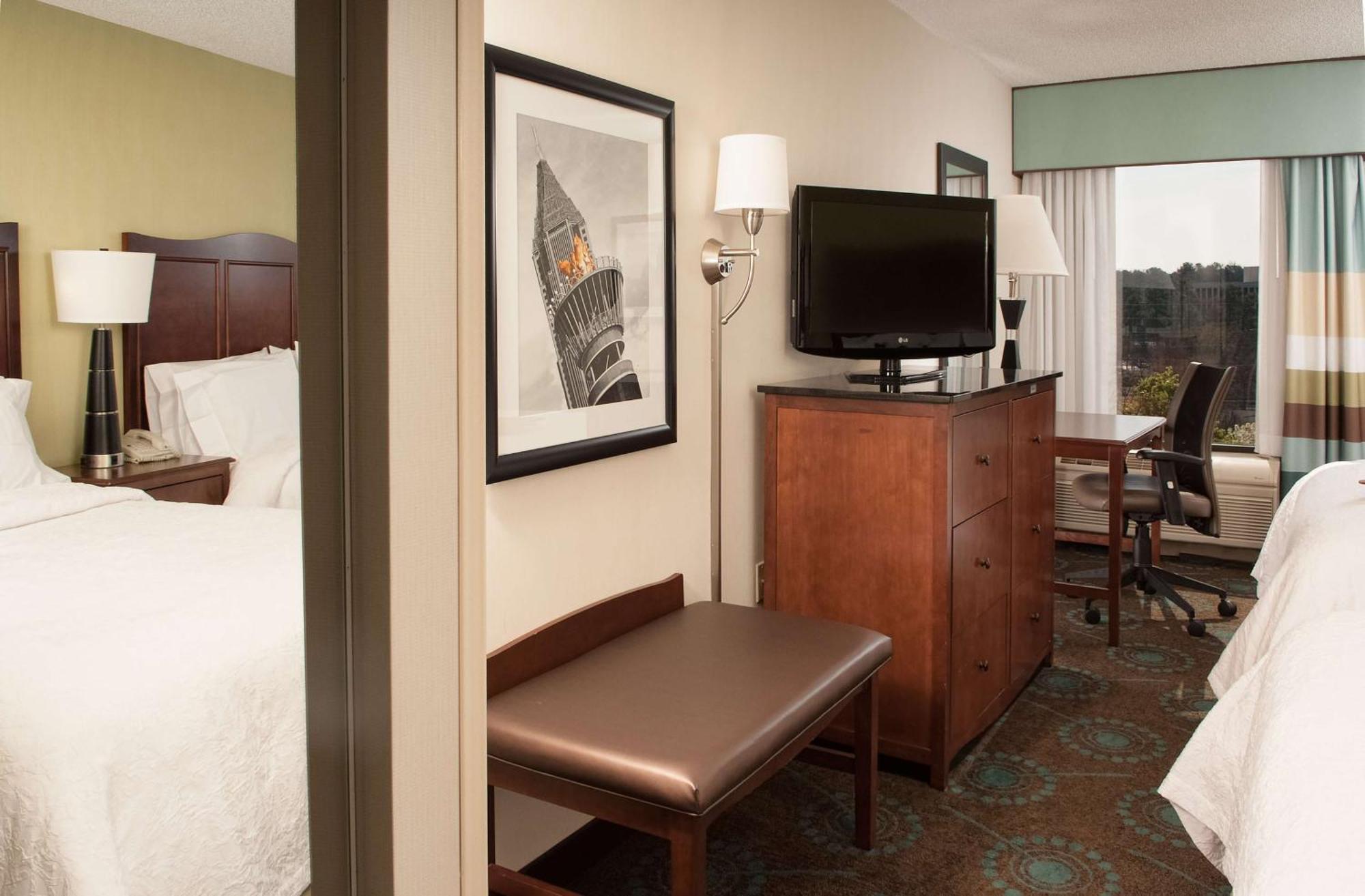Hampton Inn Atlanta-North Druid Hills Экстерьер фото