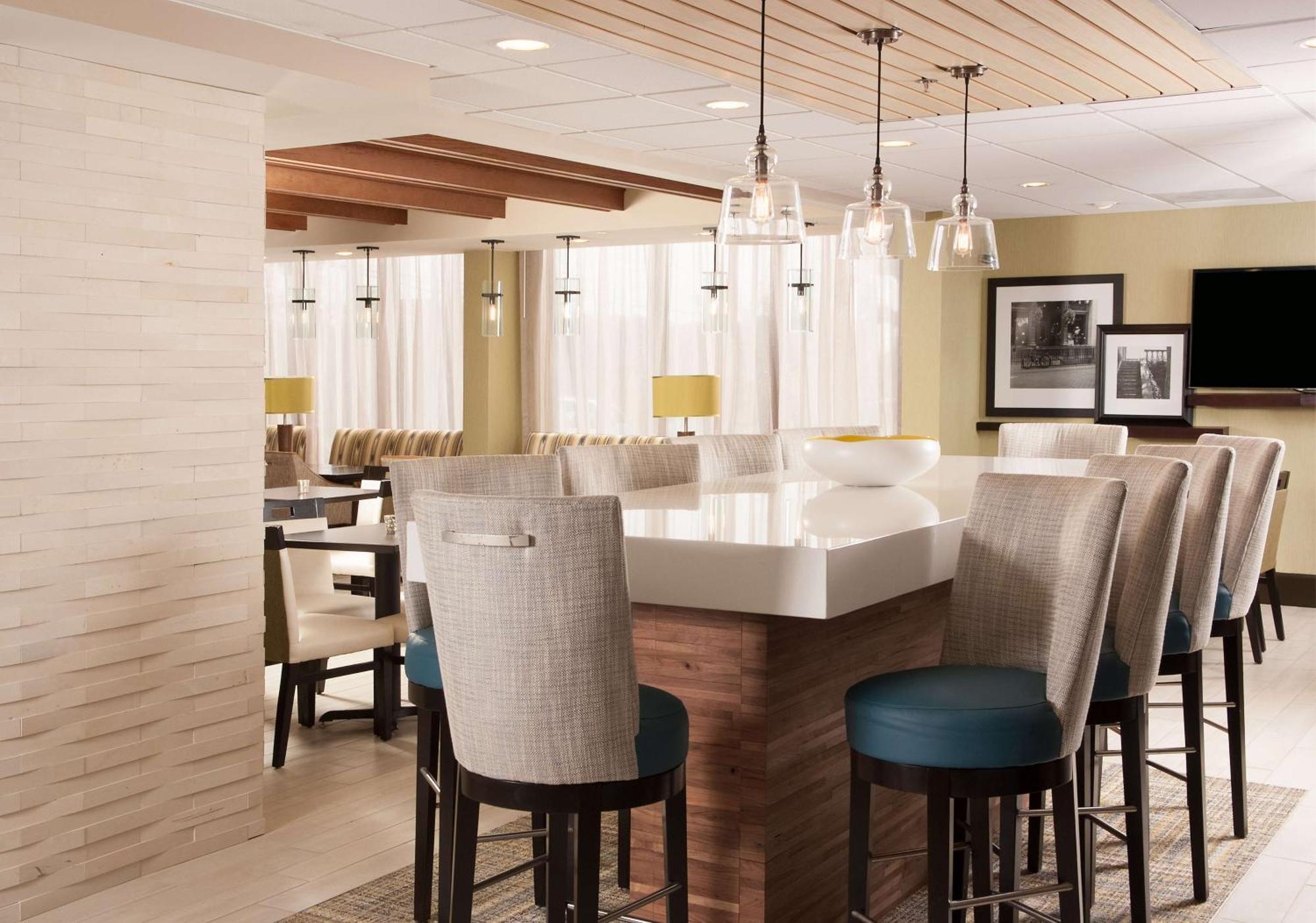 Hampton Inn Atlanta-North Druid Hills Экстерьер фото