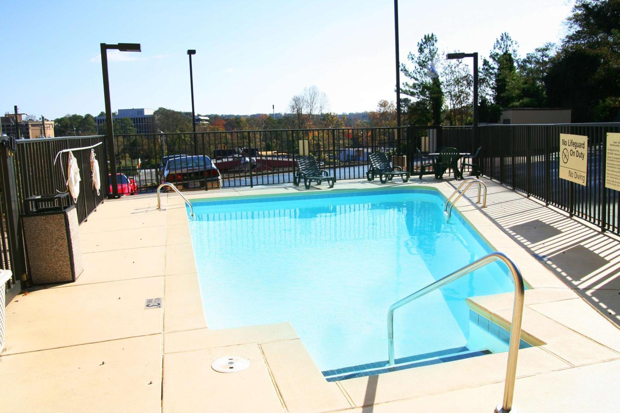 Hampton Inn Atlanta-North Druid Hills Экстерьер фото